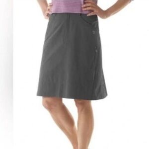 MOUNTAIN HARDWEAR / "La Strada" Olive Green Skirt Size 6